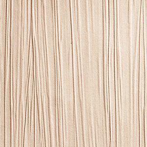 Twee roestbruine rotan barstoelen aan een kleurrijk keukeneiland met blauw oranje tegelvloer